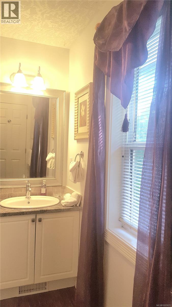  8626 Lochside Drive, North Saanich