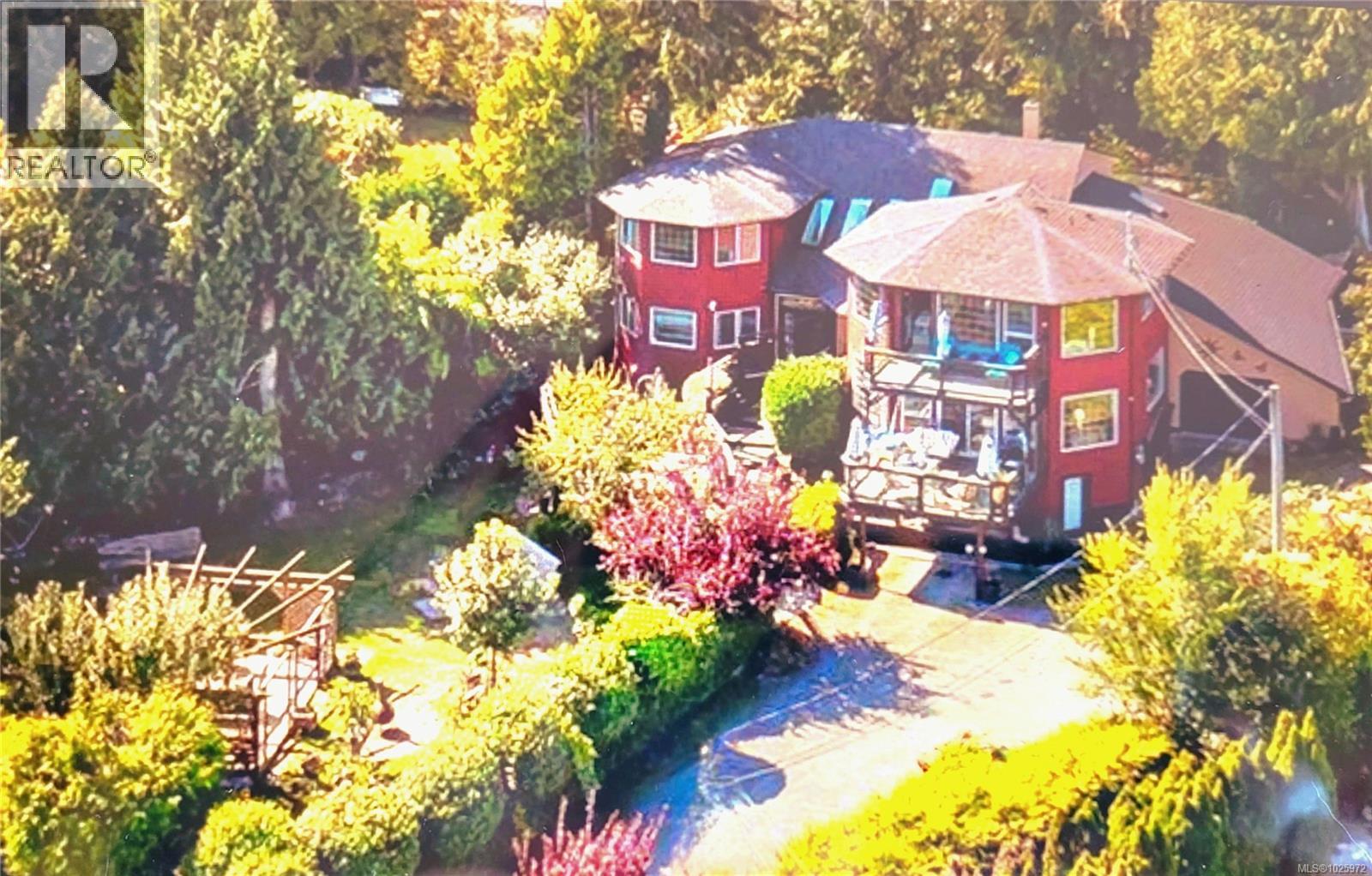  8626 Lochside Drive, North Saanich