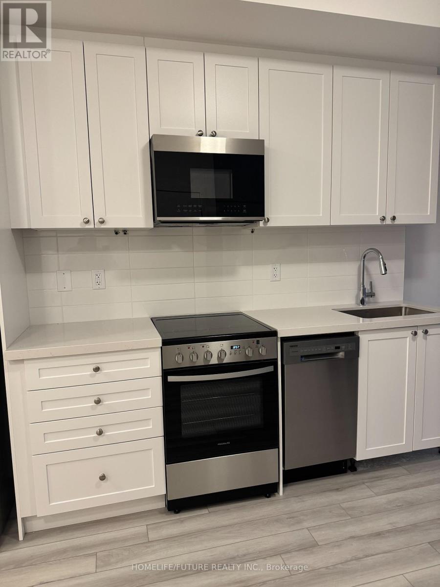 55 Clarington Unit 1112 photo 3