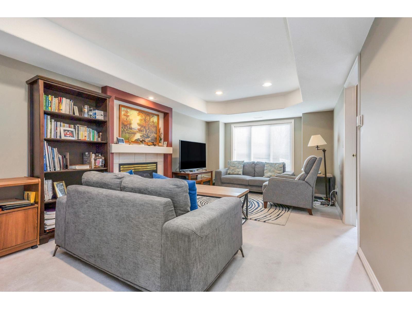 3 3555 BLUE JAY STREET