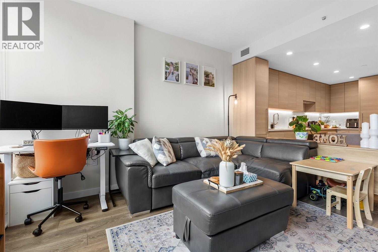 603 305 MORRISSEY ROAD - Photo 4 of 40, Port Moody, British Columbia