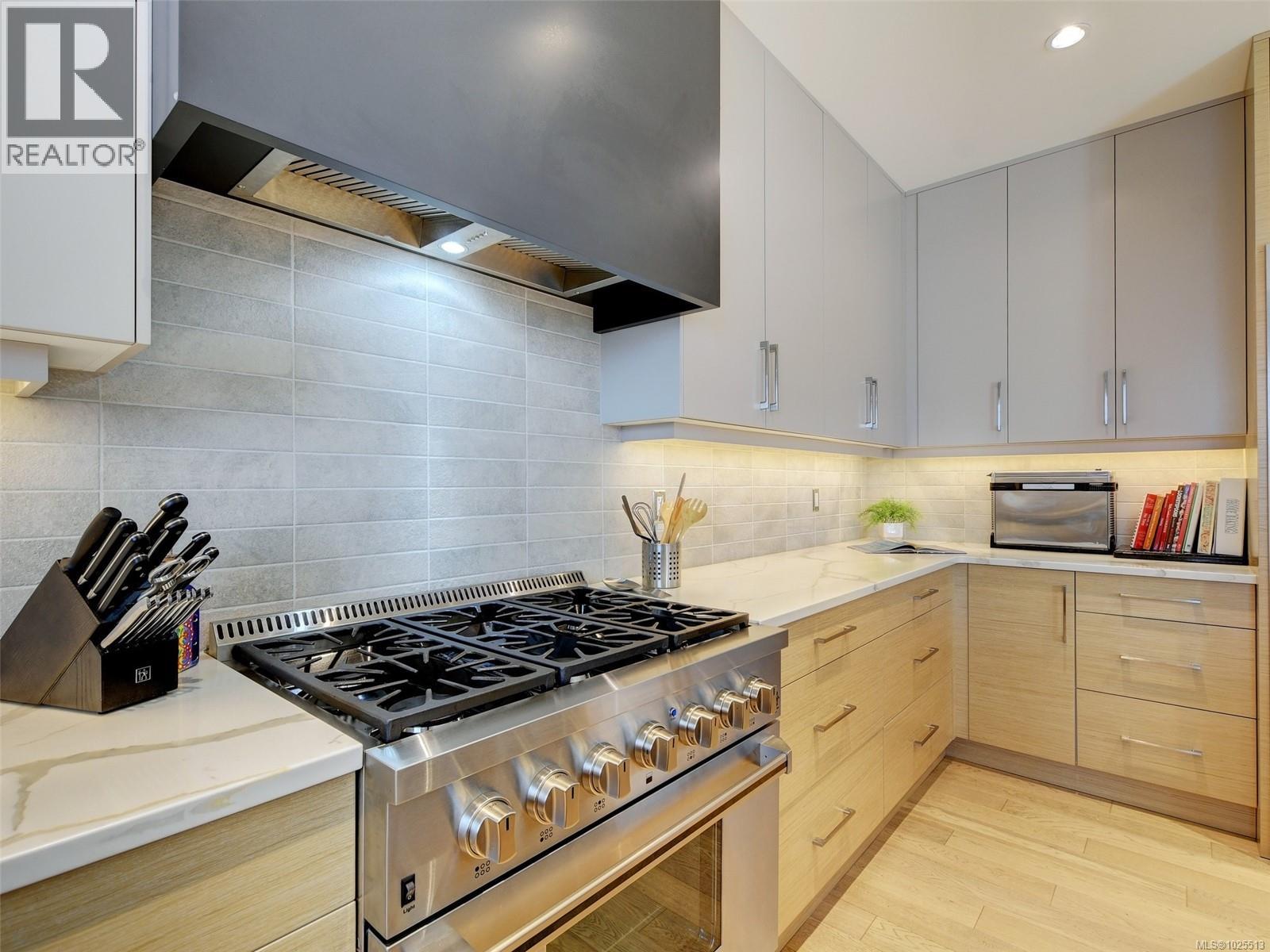 1027 Deltana Ave, Langford