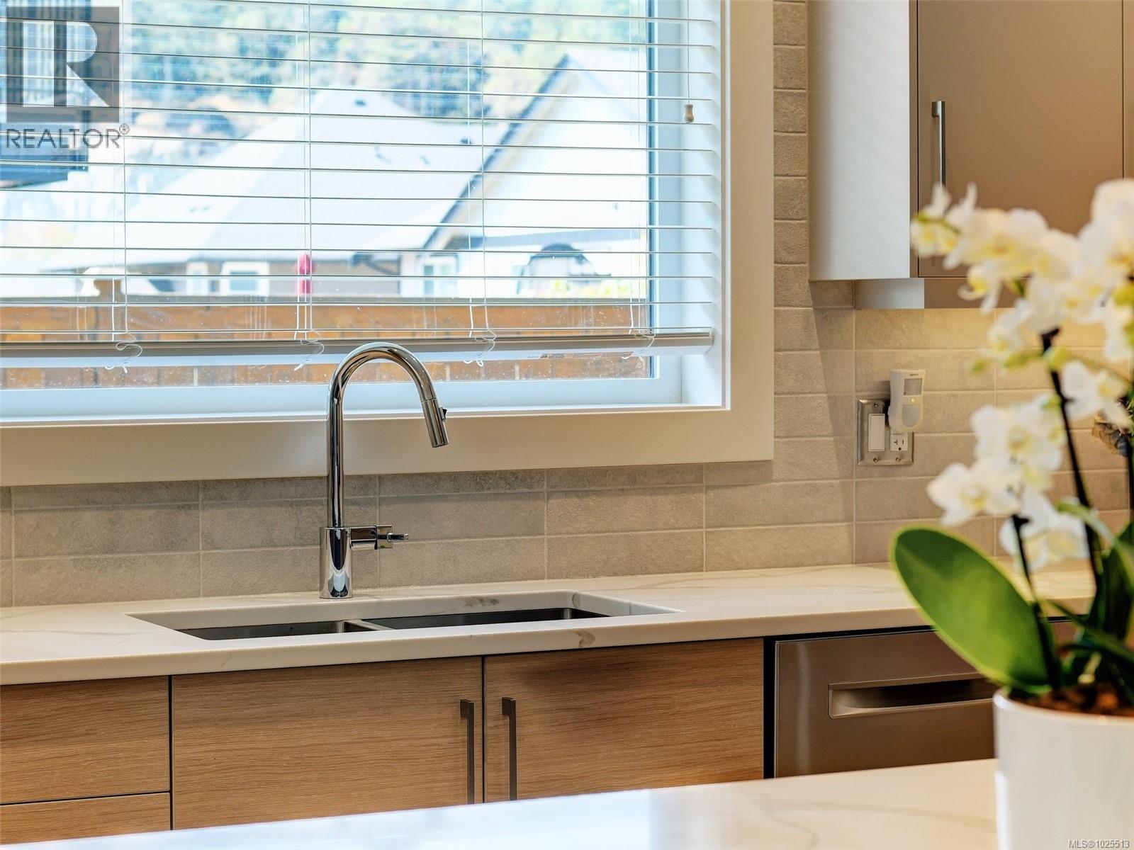 1027 Deltana Ave, Langford