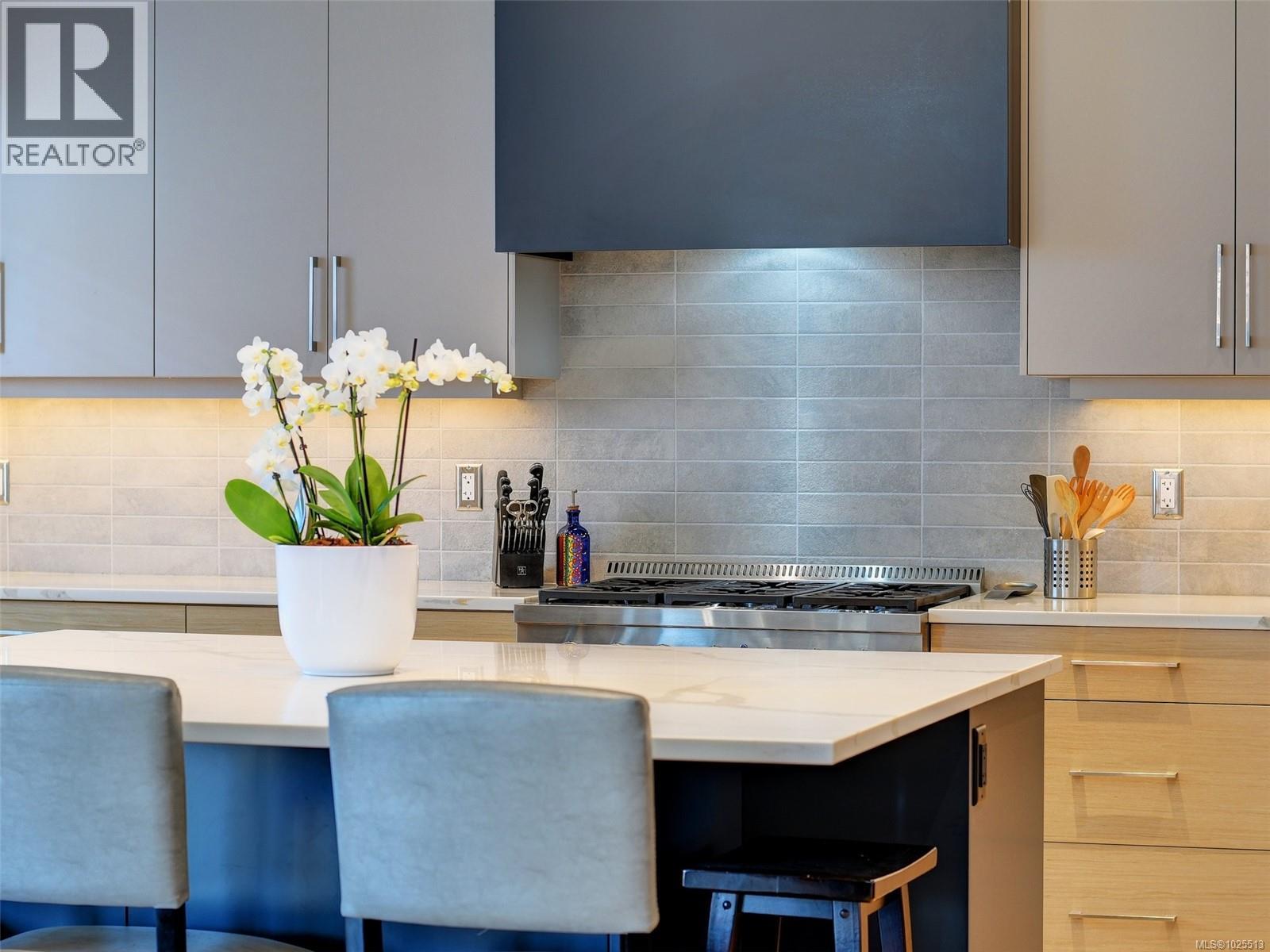 1027 Deltana Ave, Langford