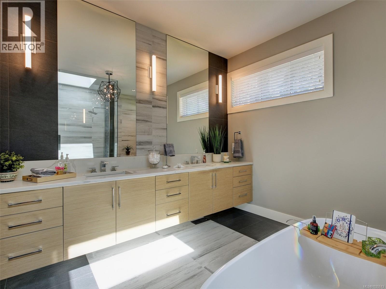 1027 Deltana Ave, Langford