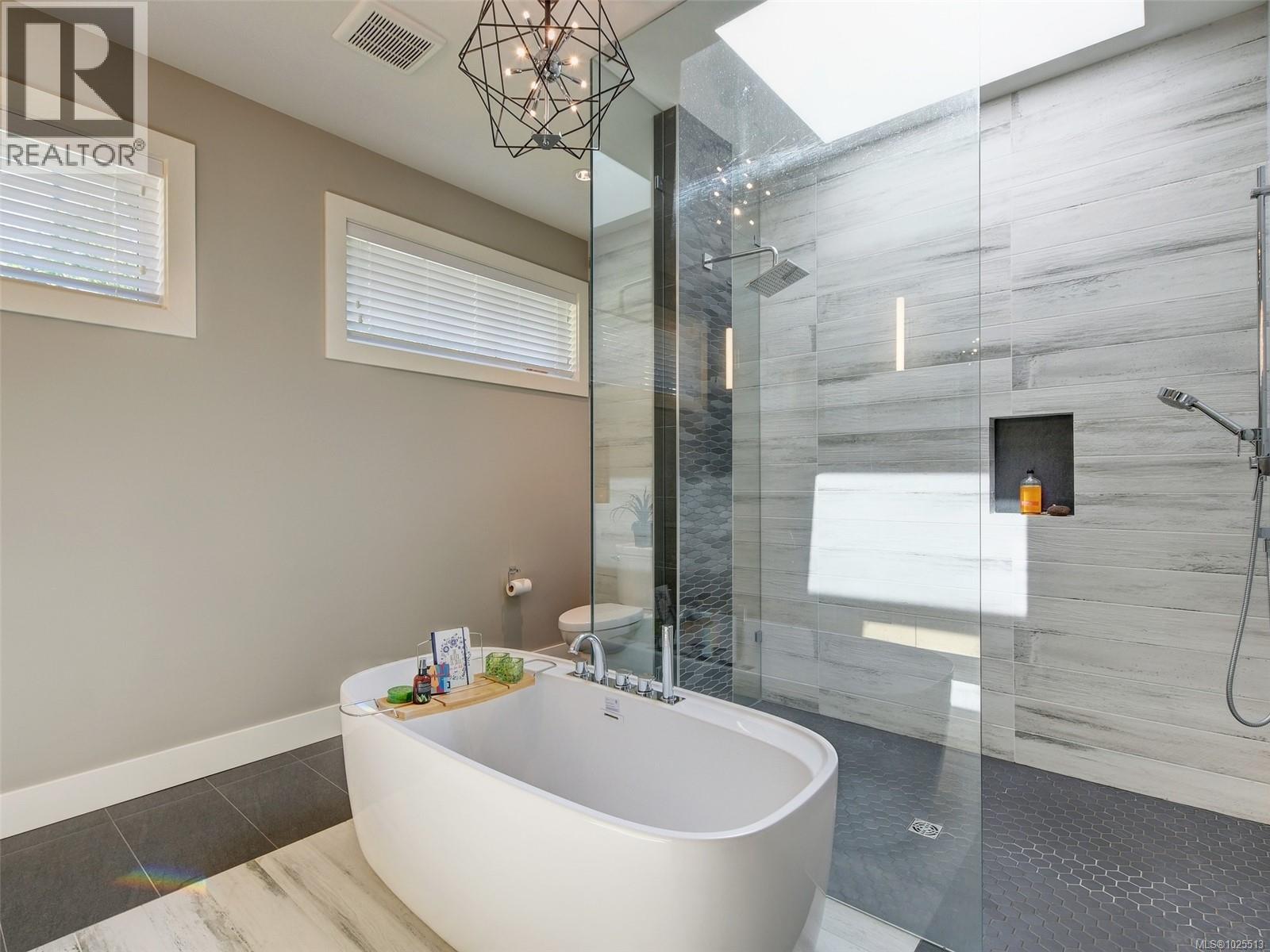 1027 Deltana Ave, Langford