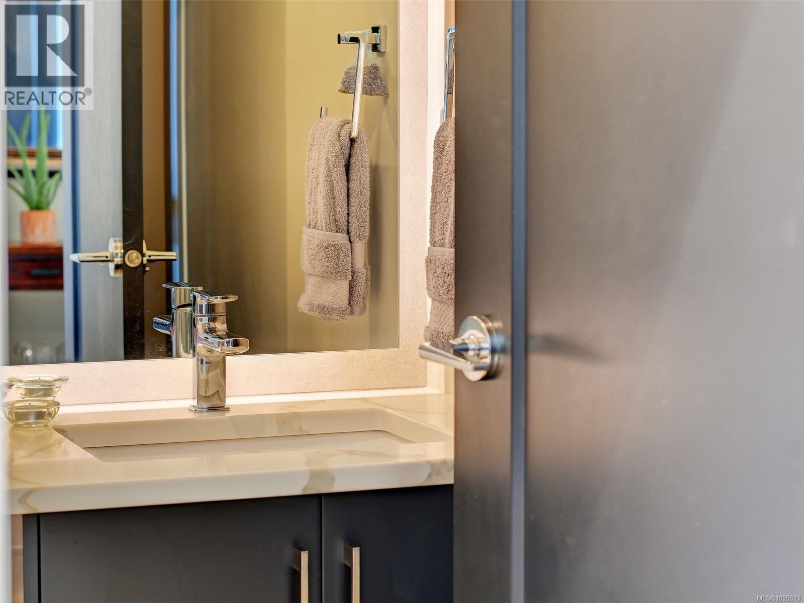 1027 Deltana Ave, Langford