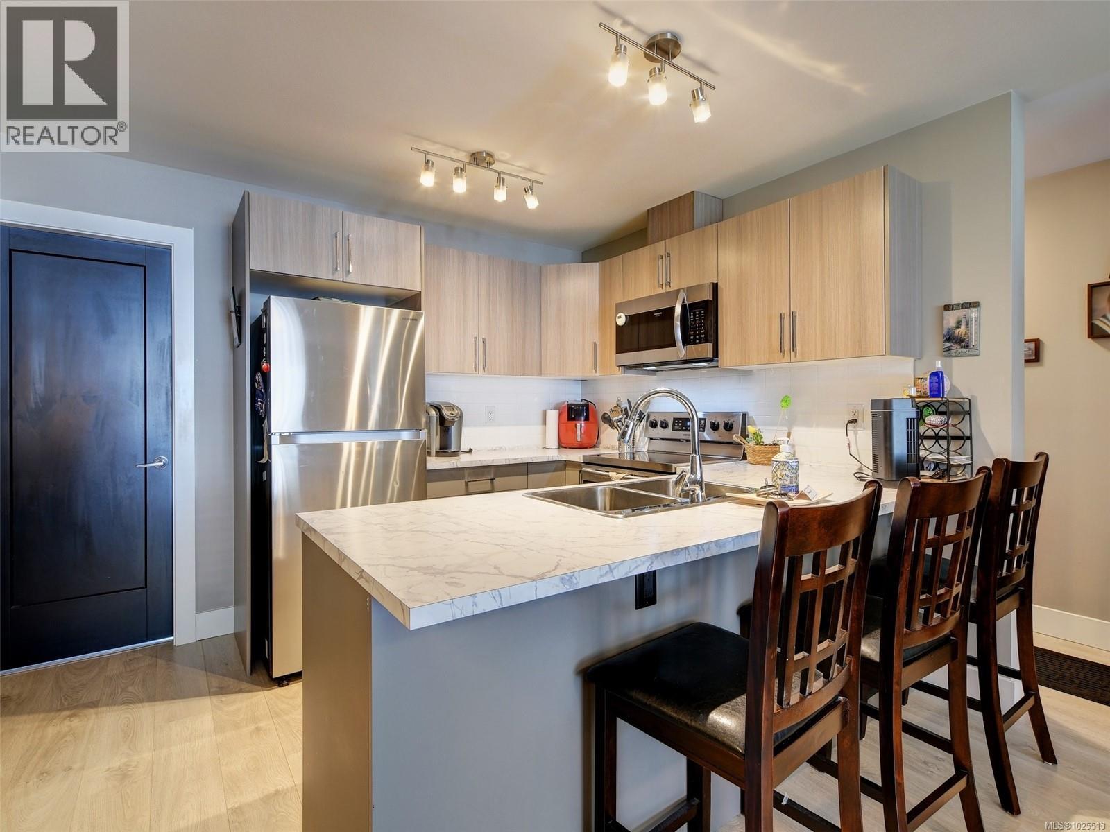 1027 Deltana Ave, Langford