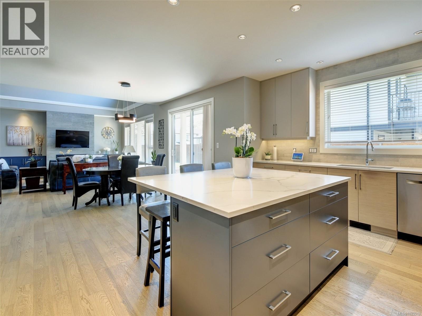 1027 Deltana Ave, Langford