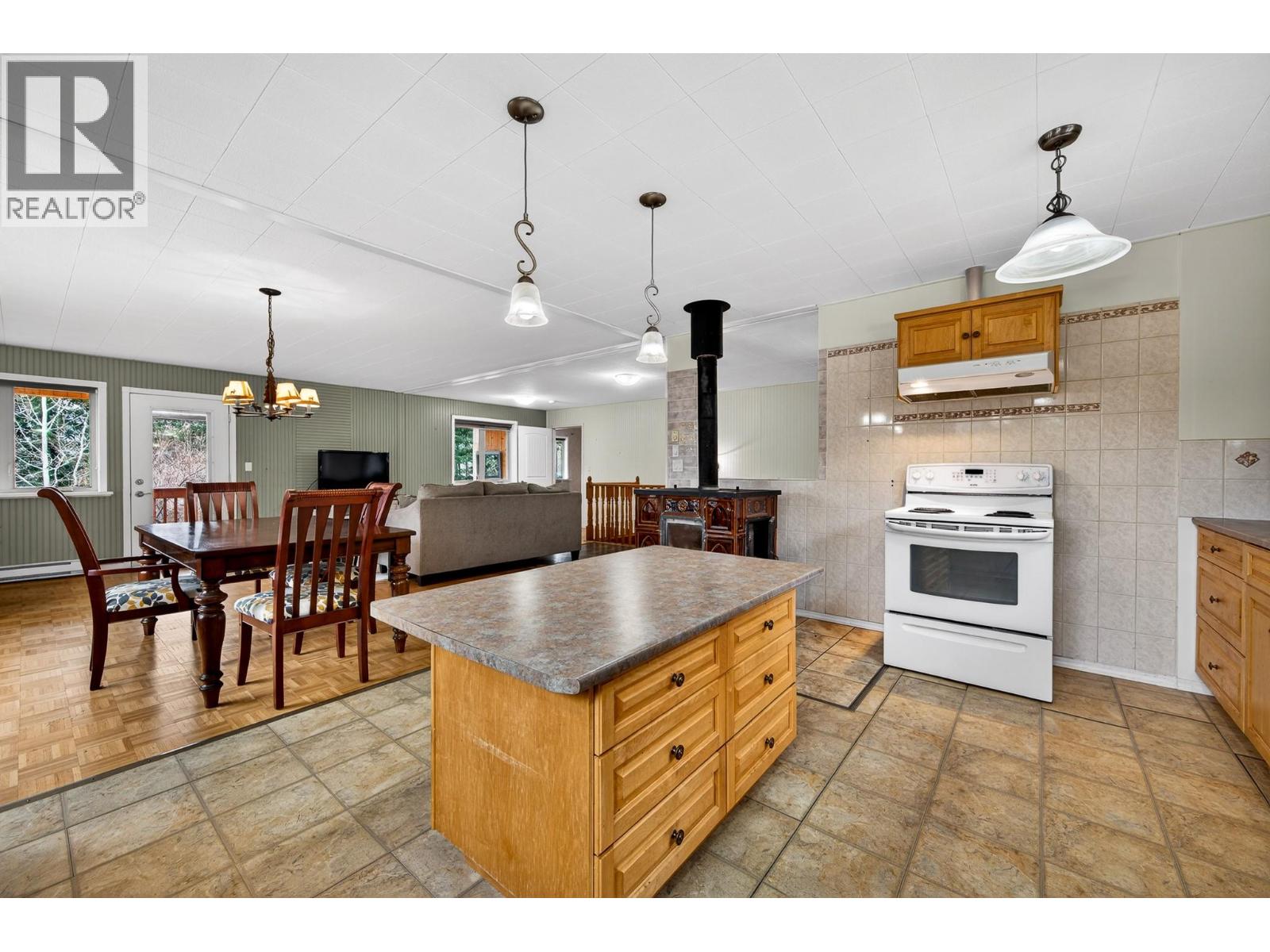 4587 MARTIN CREEK Road, Pritchard