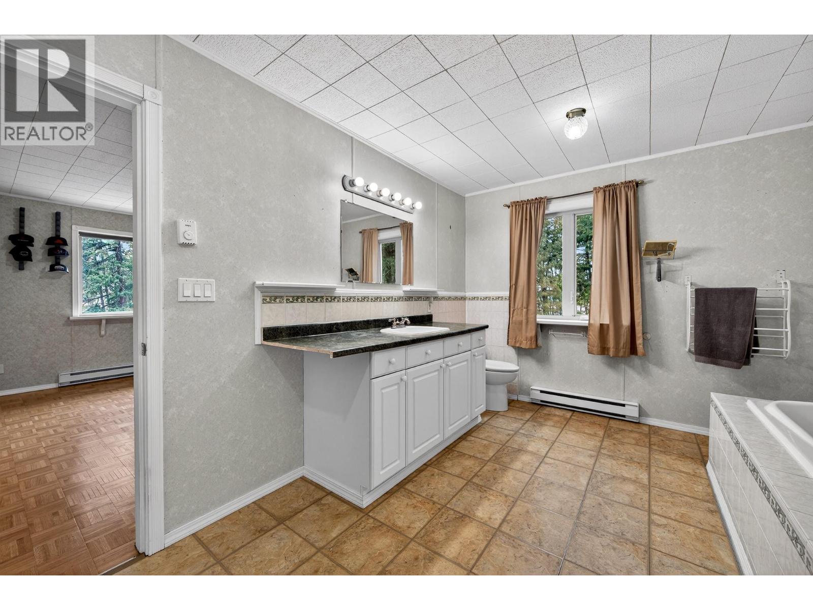 4587 MARTIN CREEK Road, Pritchard