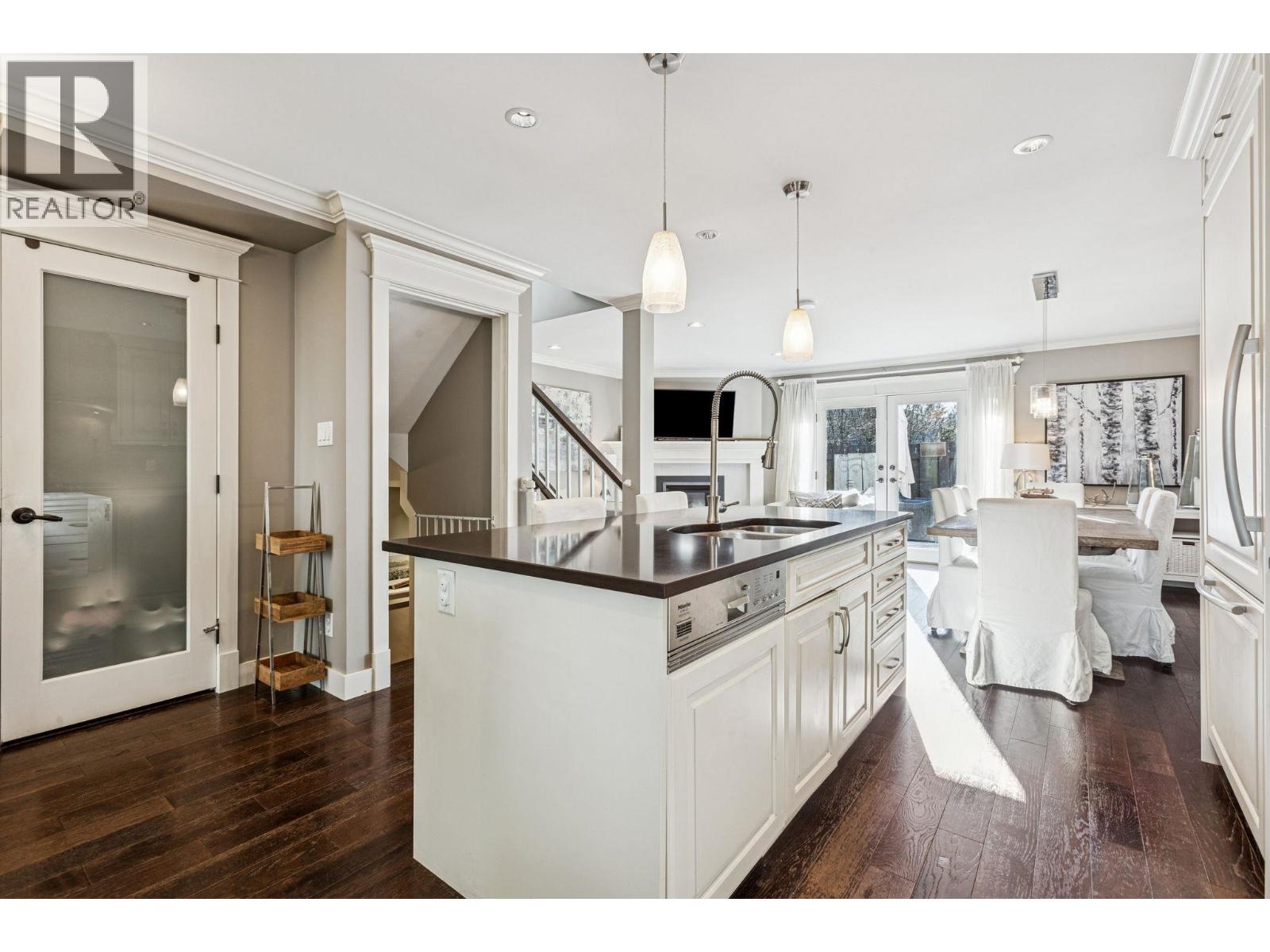 4687 HOSKINS ROAD, North Vancouver