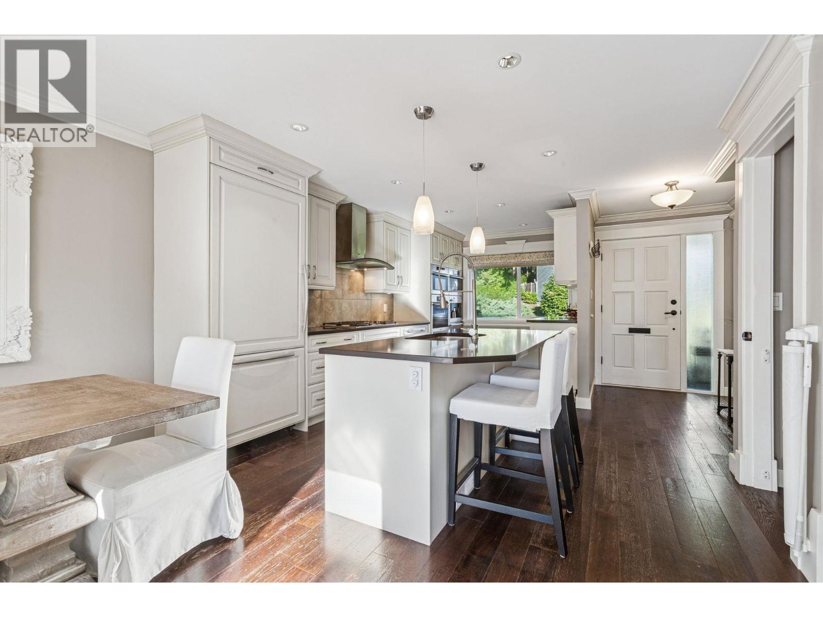 4687 HOSKINS ROAD, North Vancouver