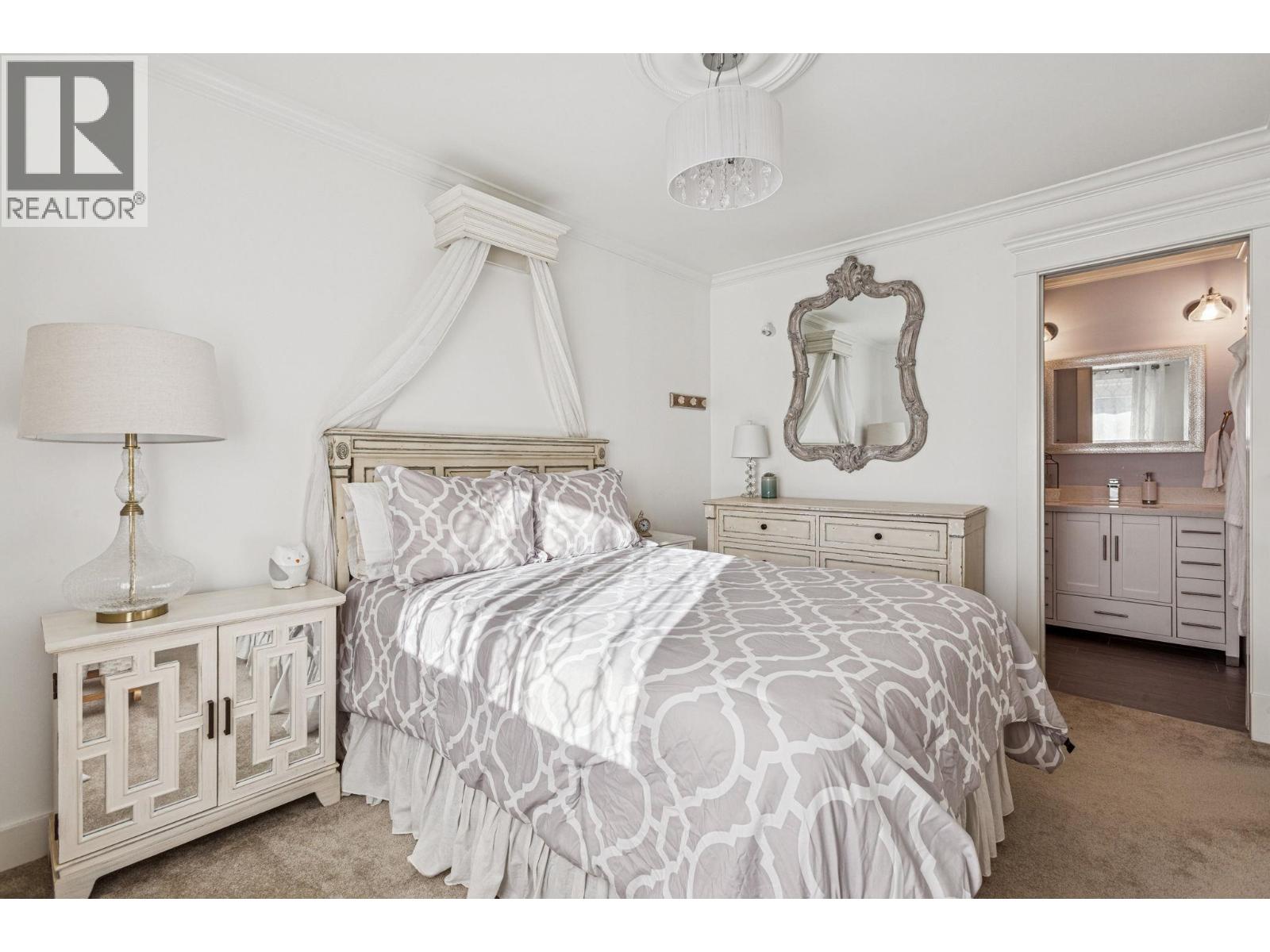 4687 HOSKINS ROAD, North Vancouver