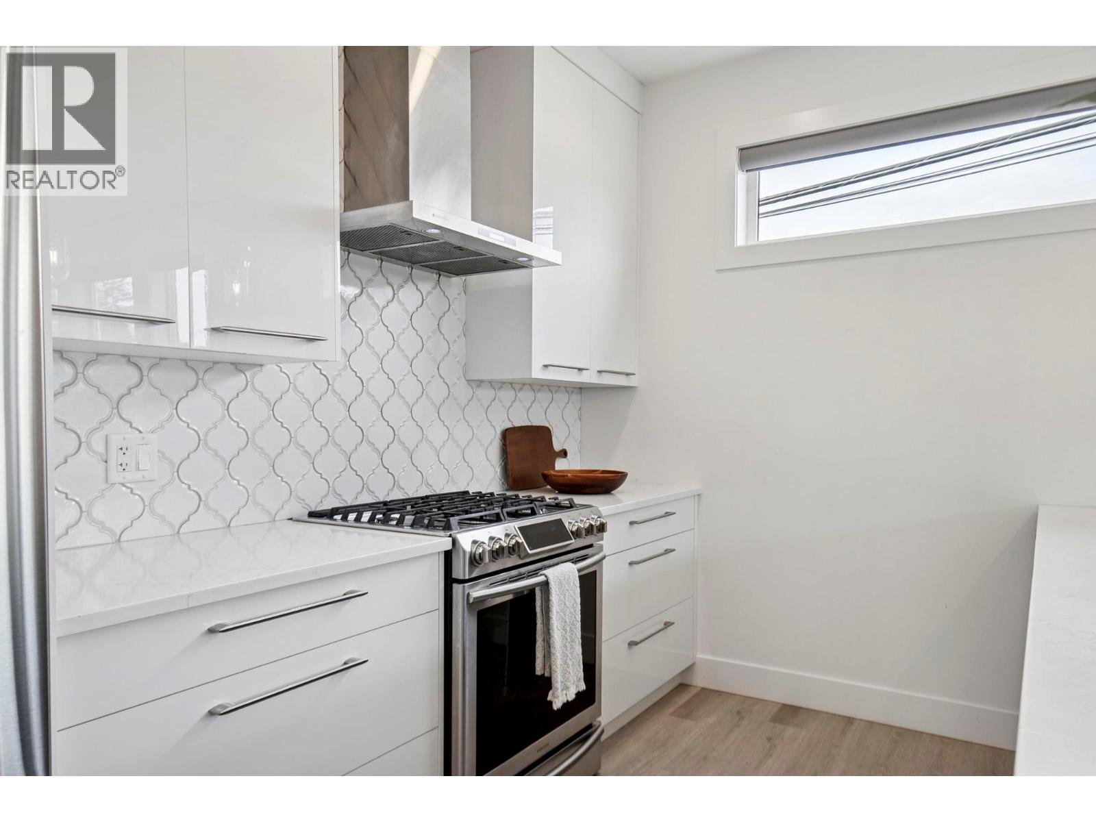  966 Fuller Avenue, Kelowna