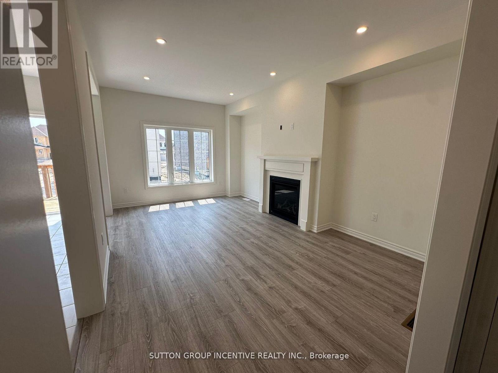 231 PRESCOTT DRIVE - Photo 4 of 18, Clearview (Stayner), Ontario