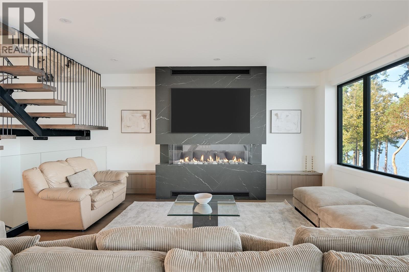 4599 Cordova Bay Rd - 14