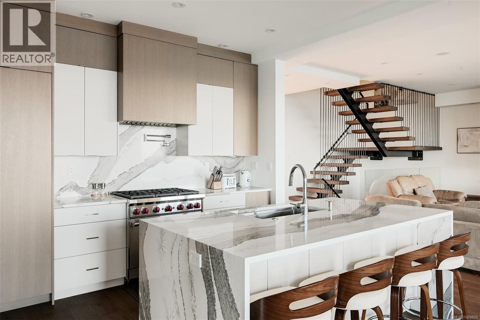4599 Cordova Bay Rd - 22