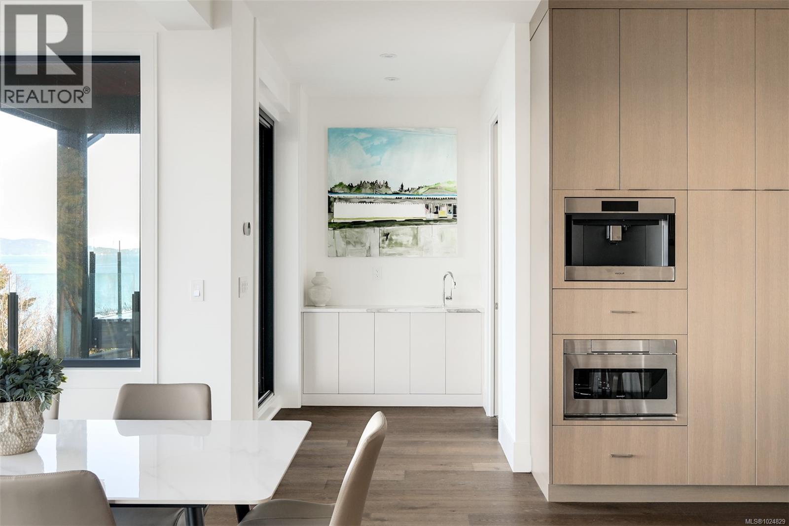 4599 Cordova Bay Rd - 31