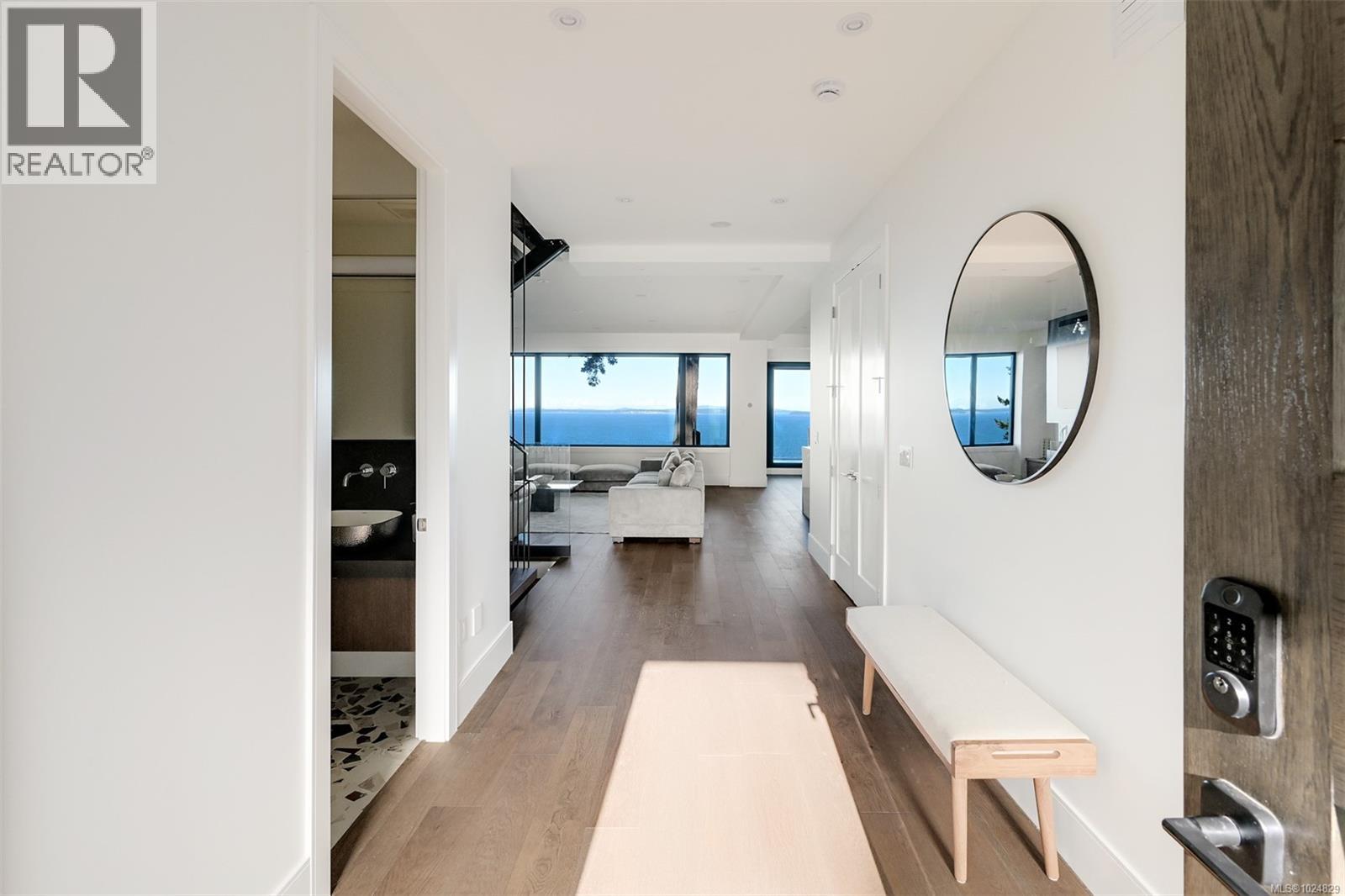 4599 Cordova Bay Rd - 10