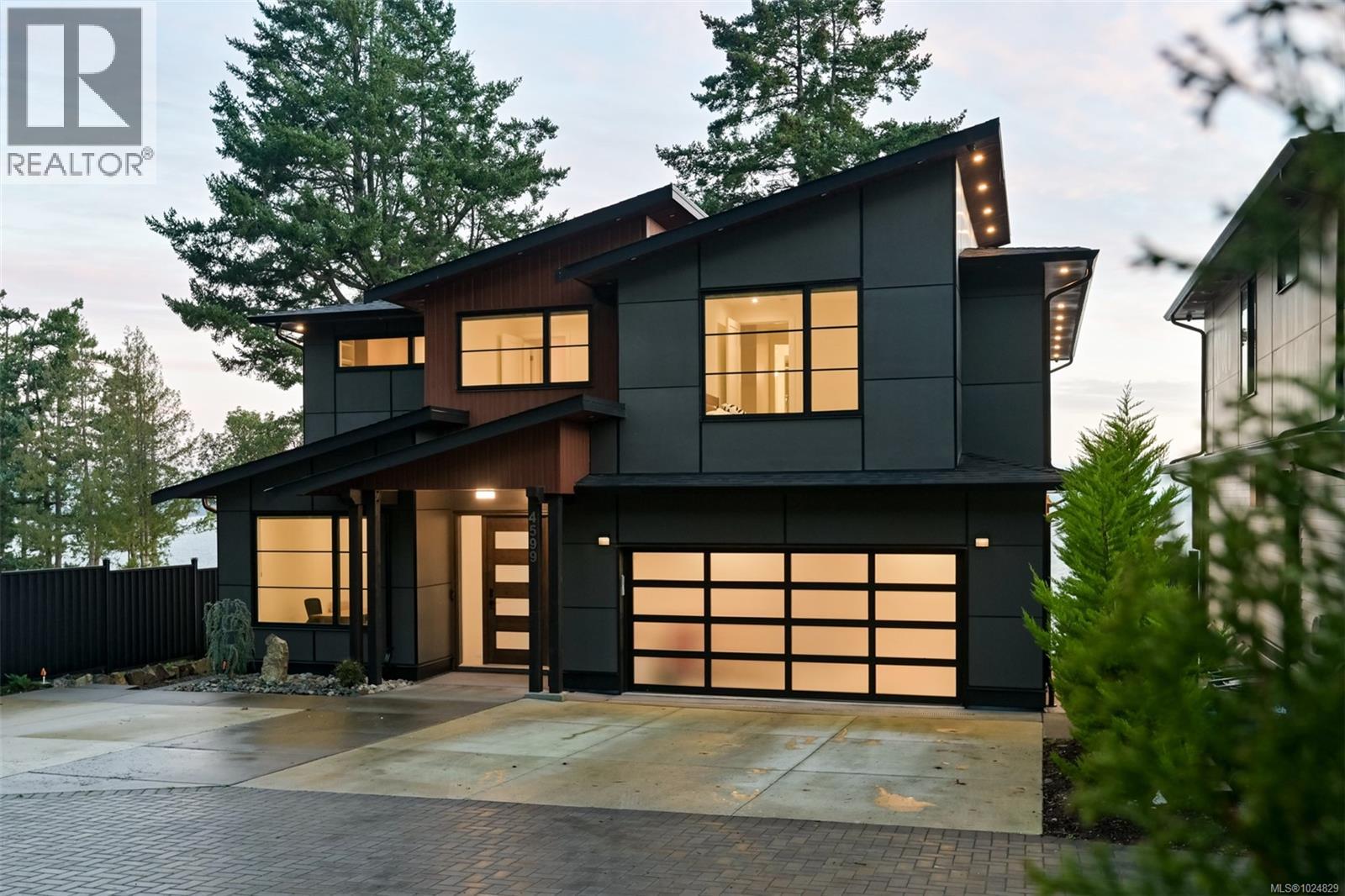 4599 Cordova Bay Rd - 2