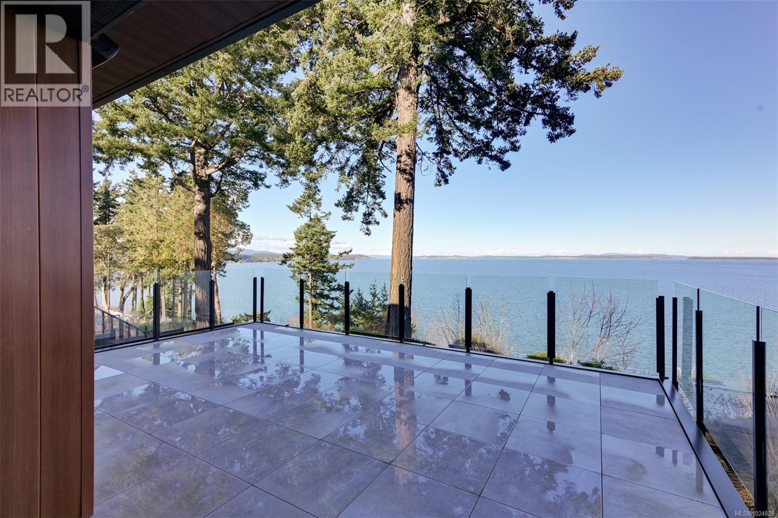 4599 Cordova Bay Rd - 35