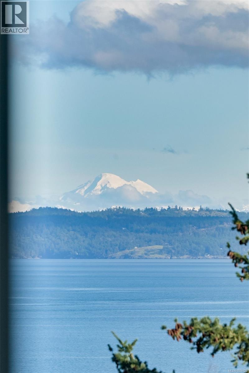 4599 Cordova Bay Rd - 29