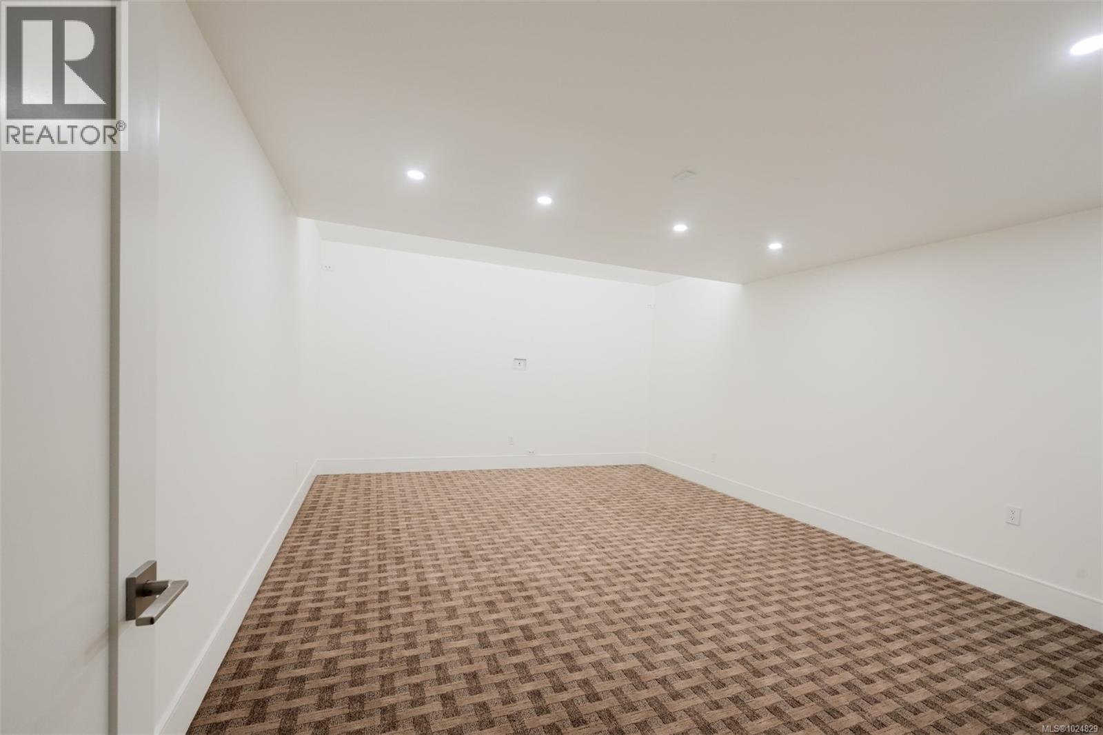 4599 Cordova Bay Rd - 68