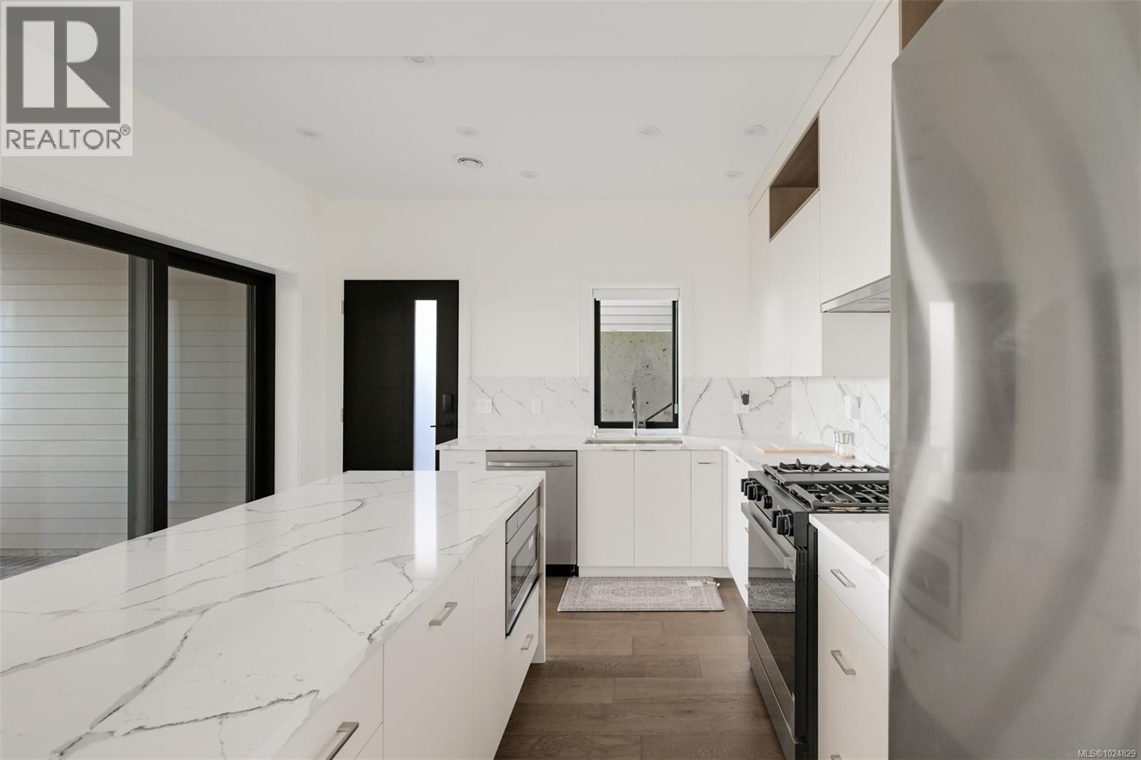 4599 Cordova Bay Rd - 73
