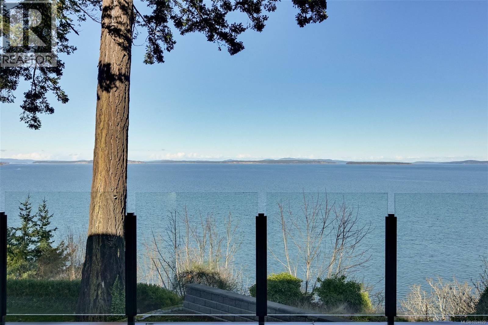 4599 Cordova Bay Rd - 40