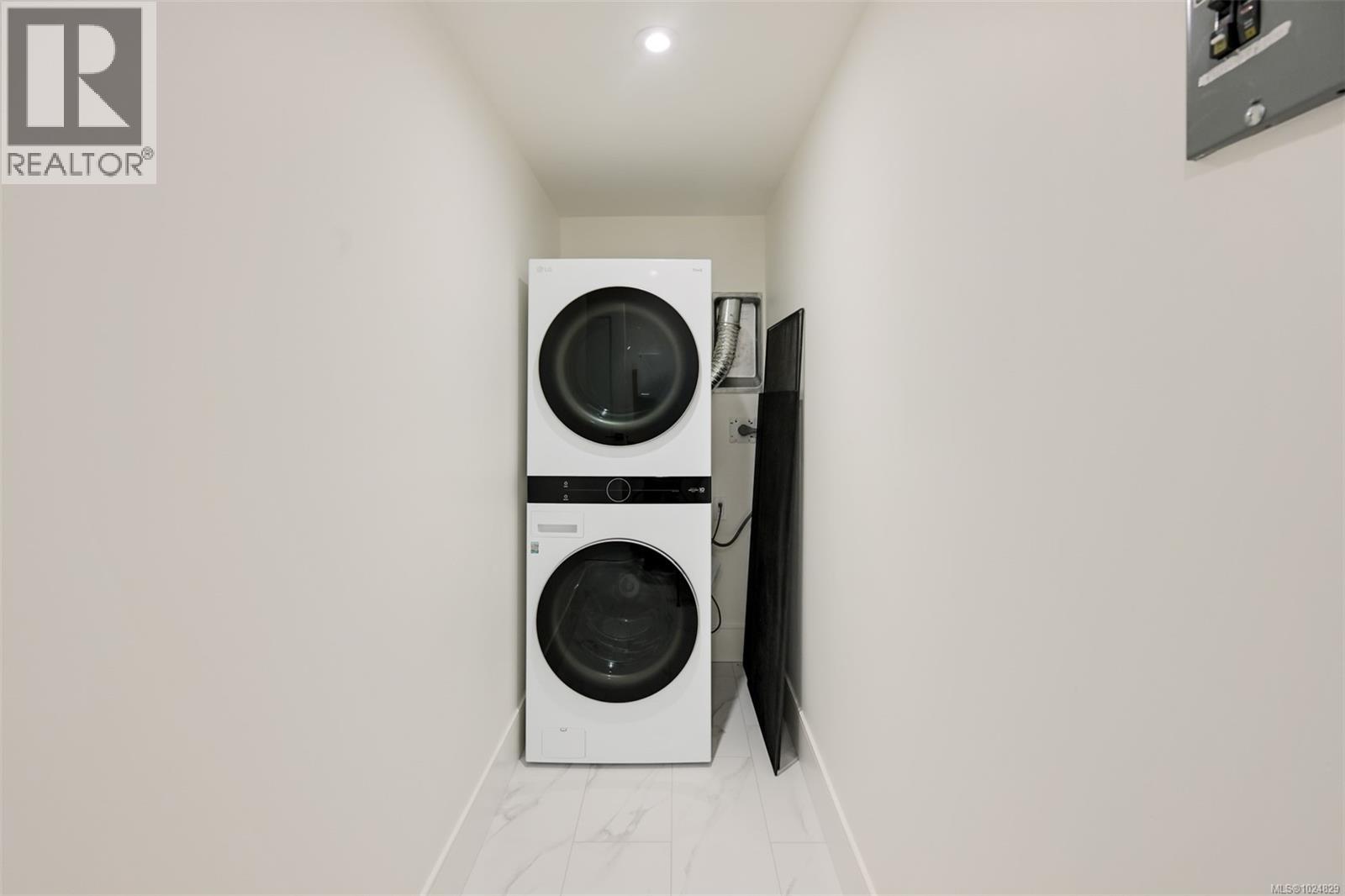  4599 Cordova Bay Road, Saanich