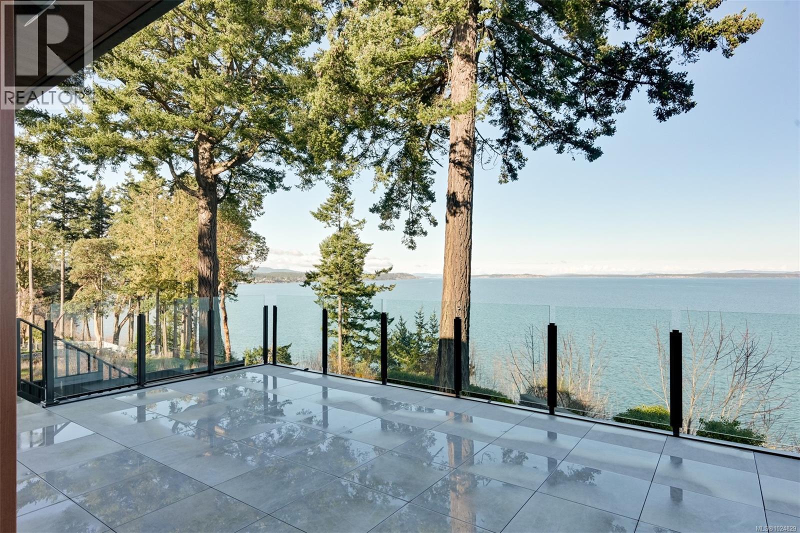 4599 Cordova Bay Rd - 43