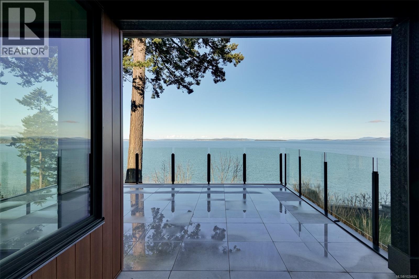 4599 Cordova Bay Rd - 34