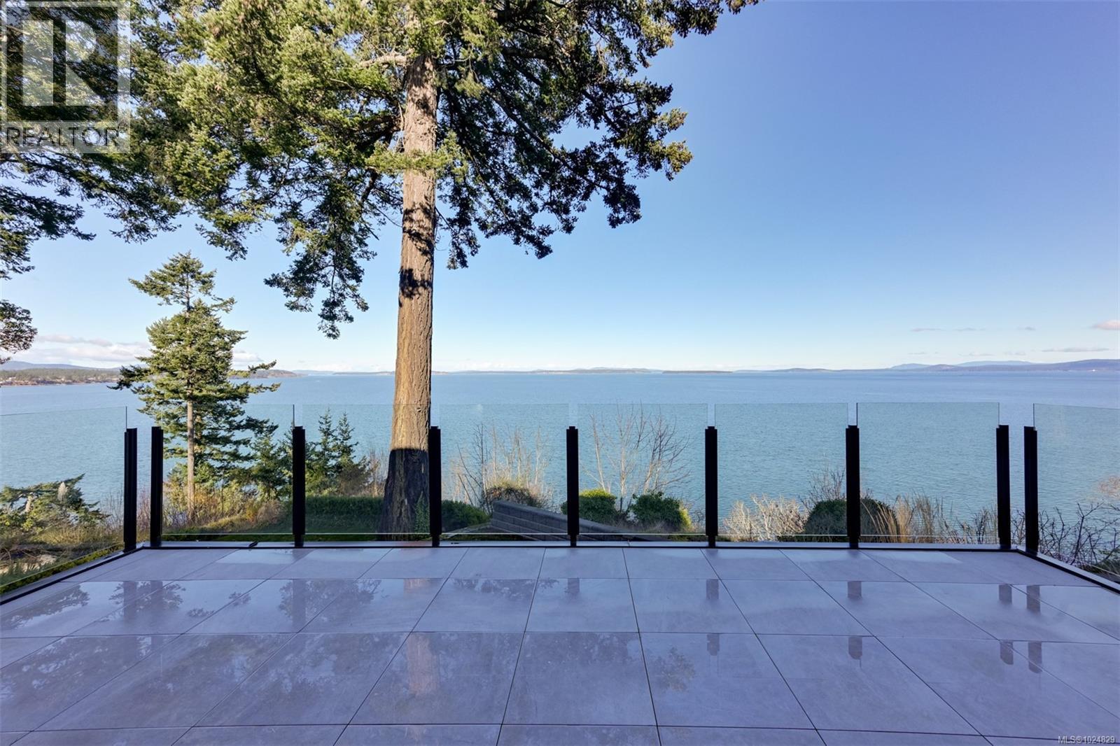 4599 Cordova Bay Rd - 37