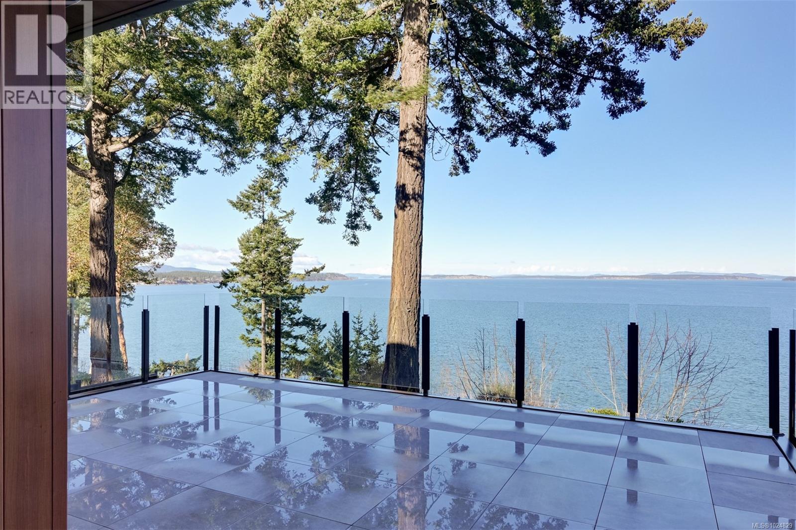 4599 Cordova Bay Rd - 41