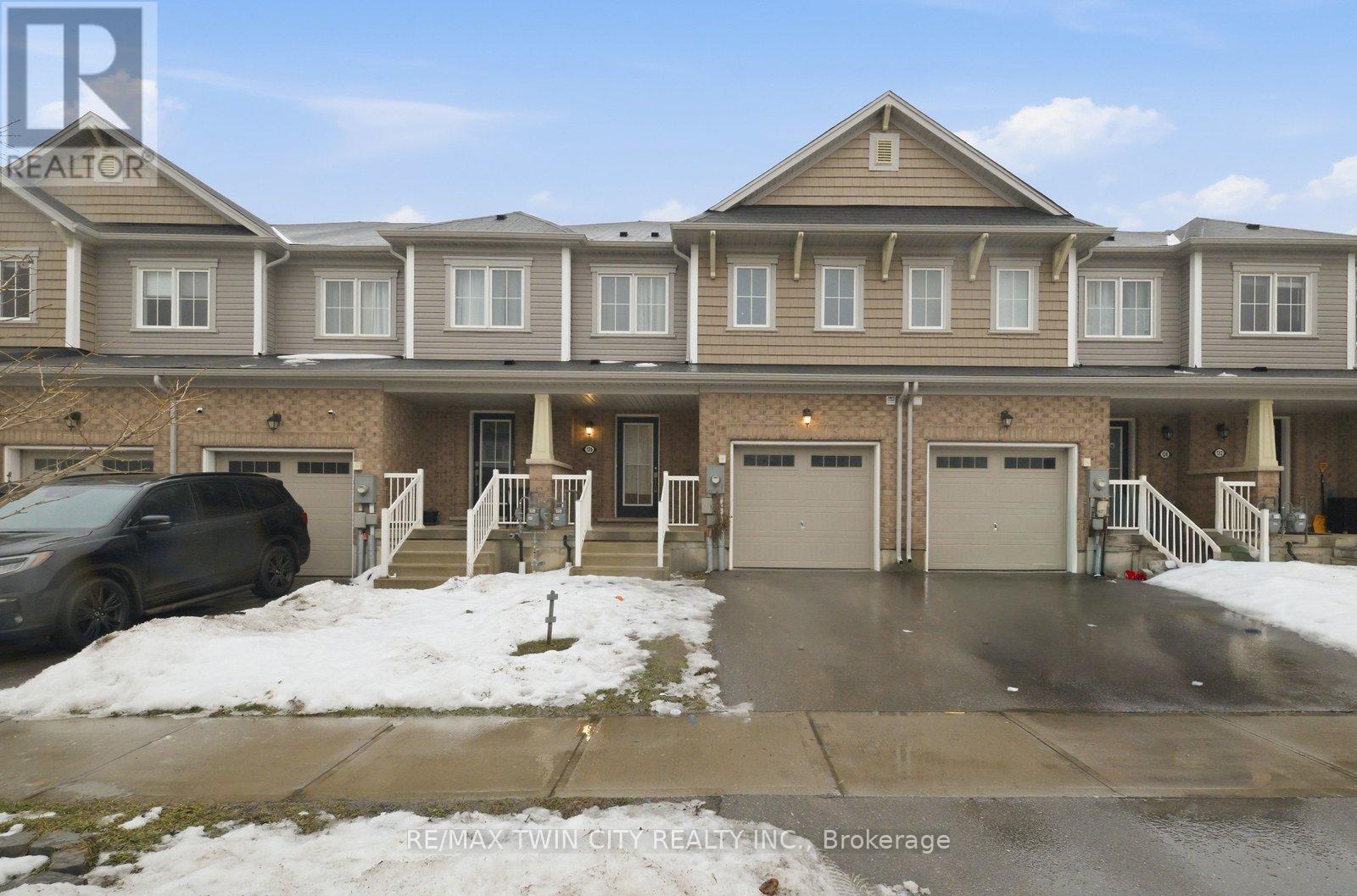 126 MUNRO CIRCLE - 1
