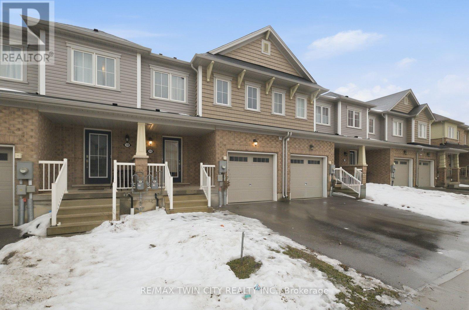 126 MUNRO CIRCLE - 3