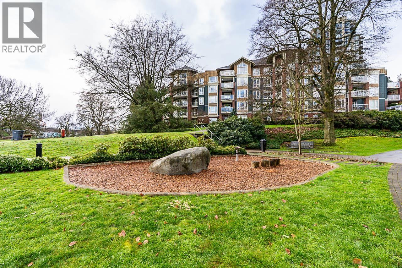 319 22 E ROYAL AVENUE, New Westminster