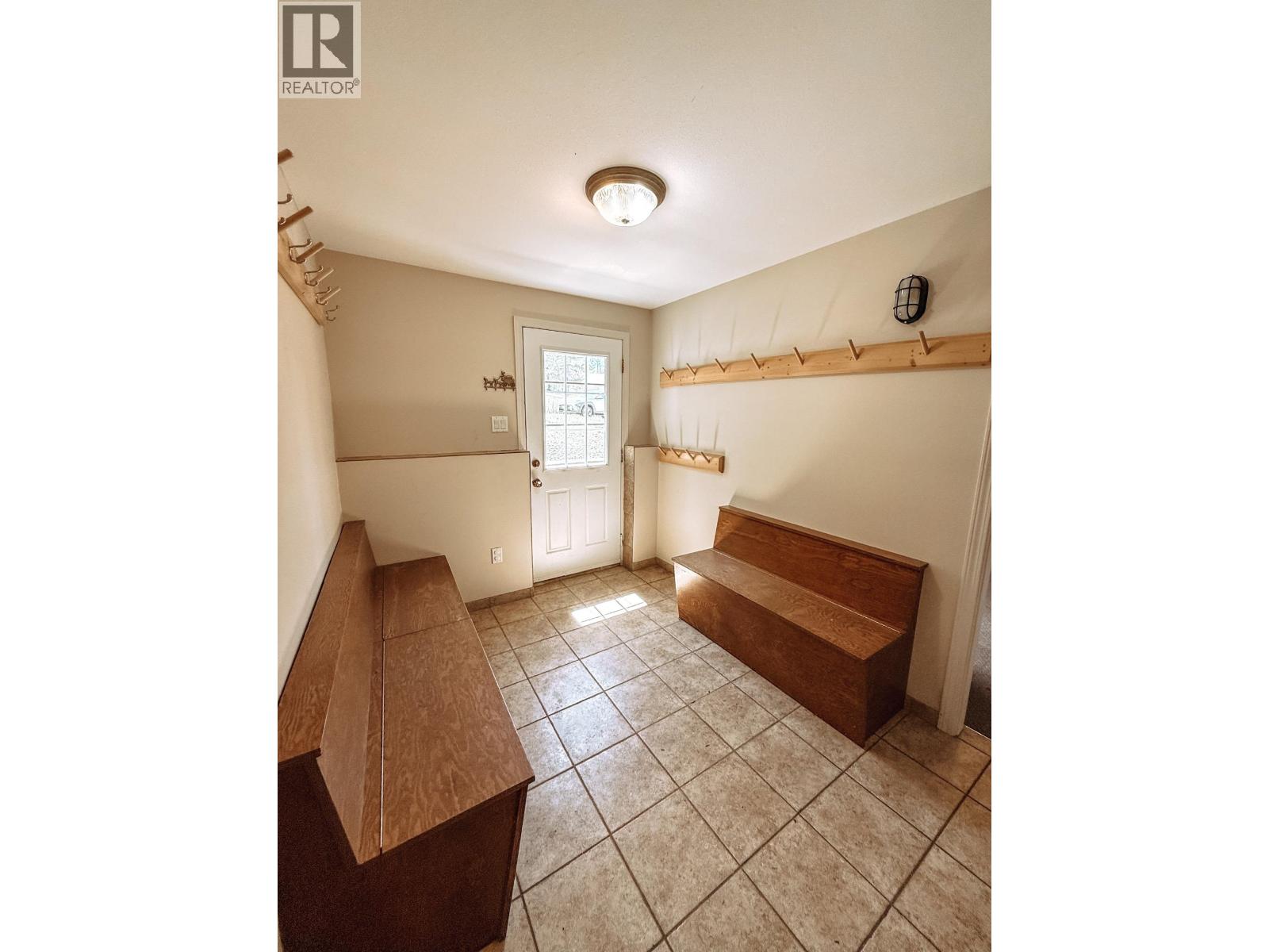 4719 CARIBOO DRIVE - 16