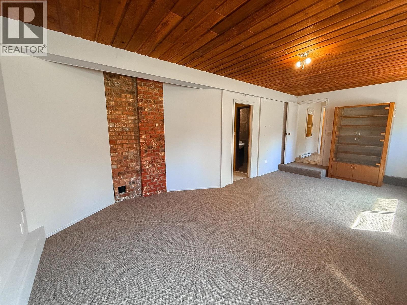 4719 CARIBOO DRIVE - 30