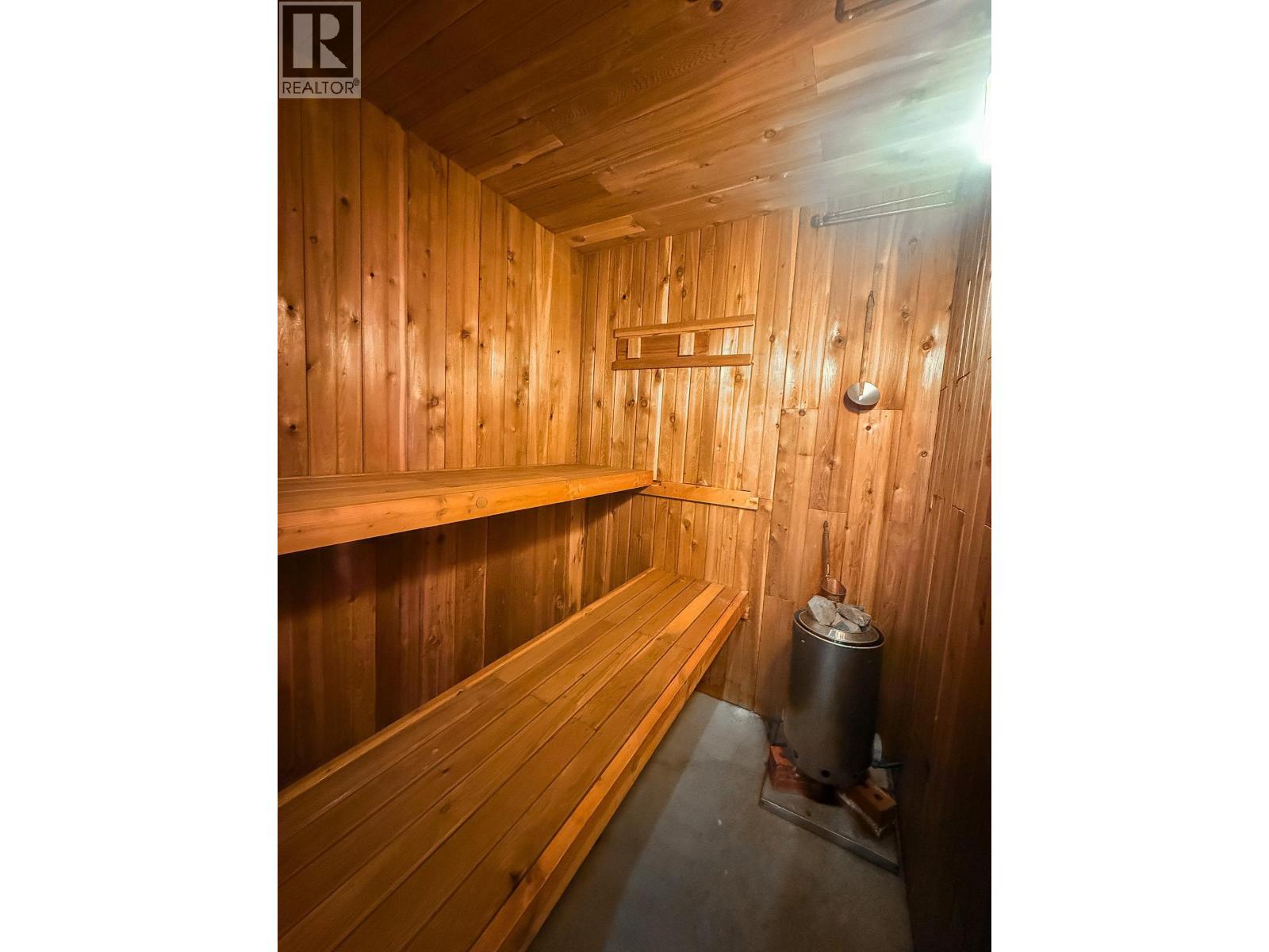 4719 CARIBOO DRIVE - 34