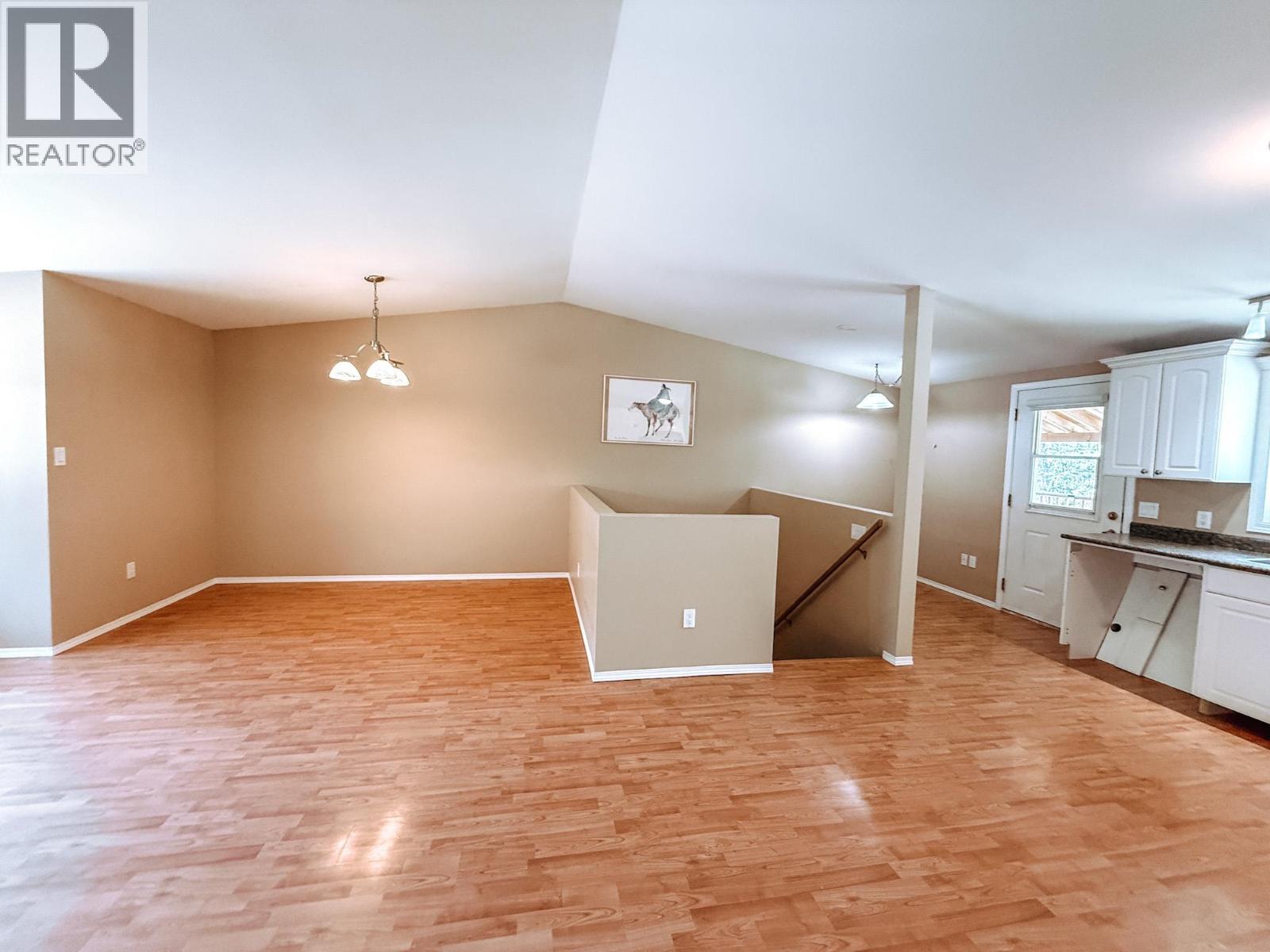 4719 CARIBOO DRIVE - 5