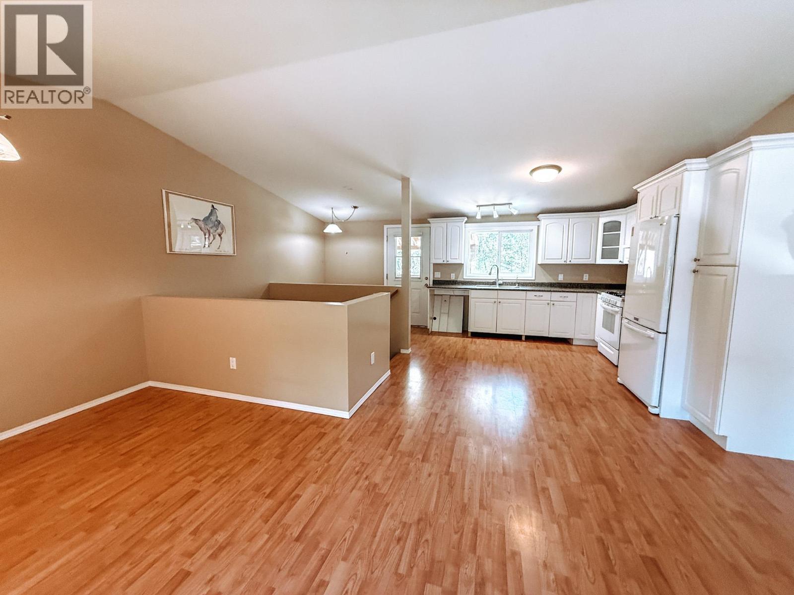 4719 CARIBOO DRIVE - 6