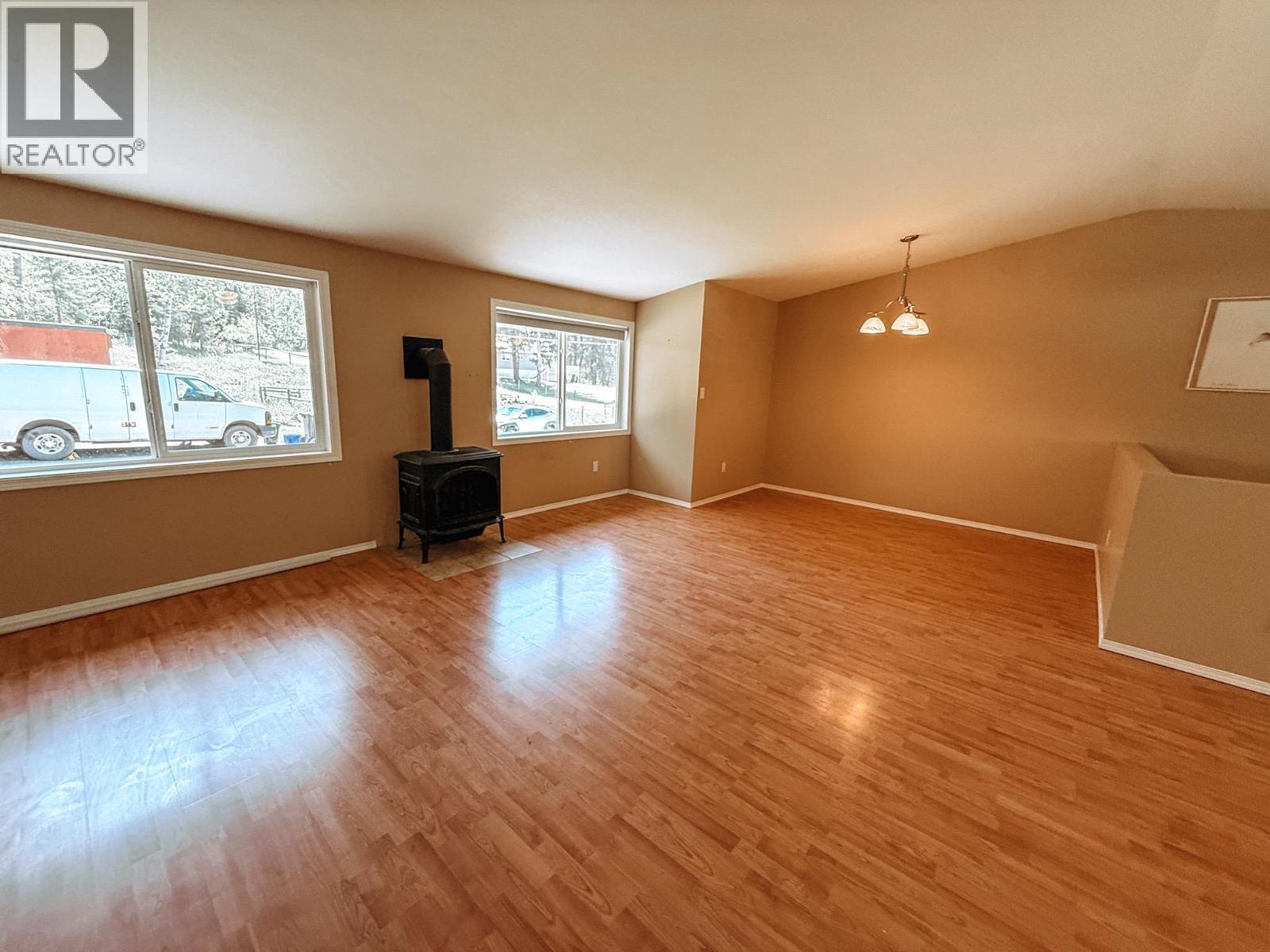 4719 CARIBOO DRIVE - 7