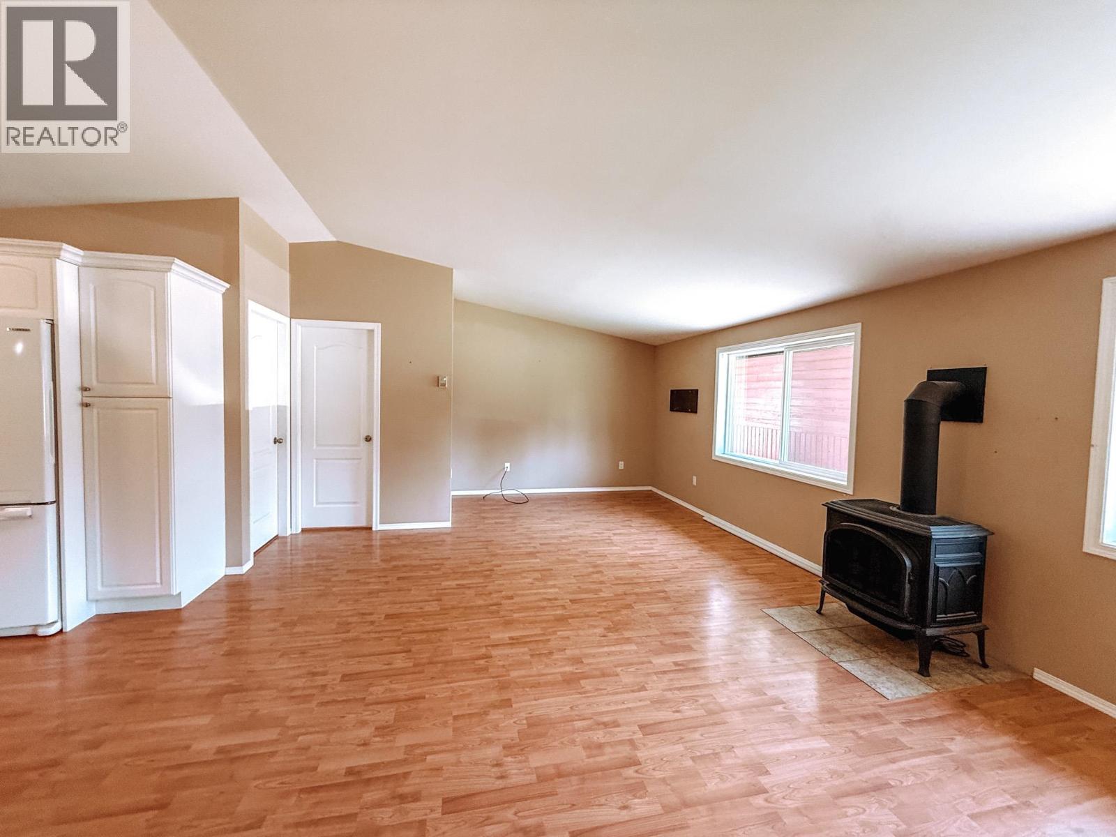 4719 CARIBOO DRIVE - 8