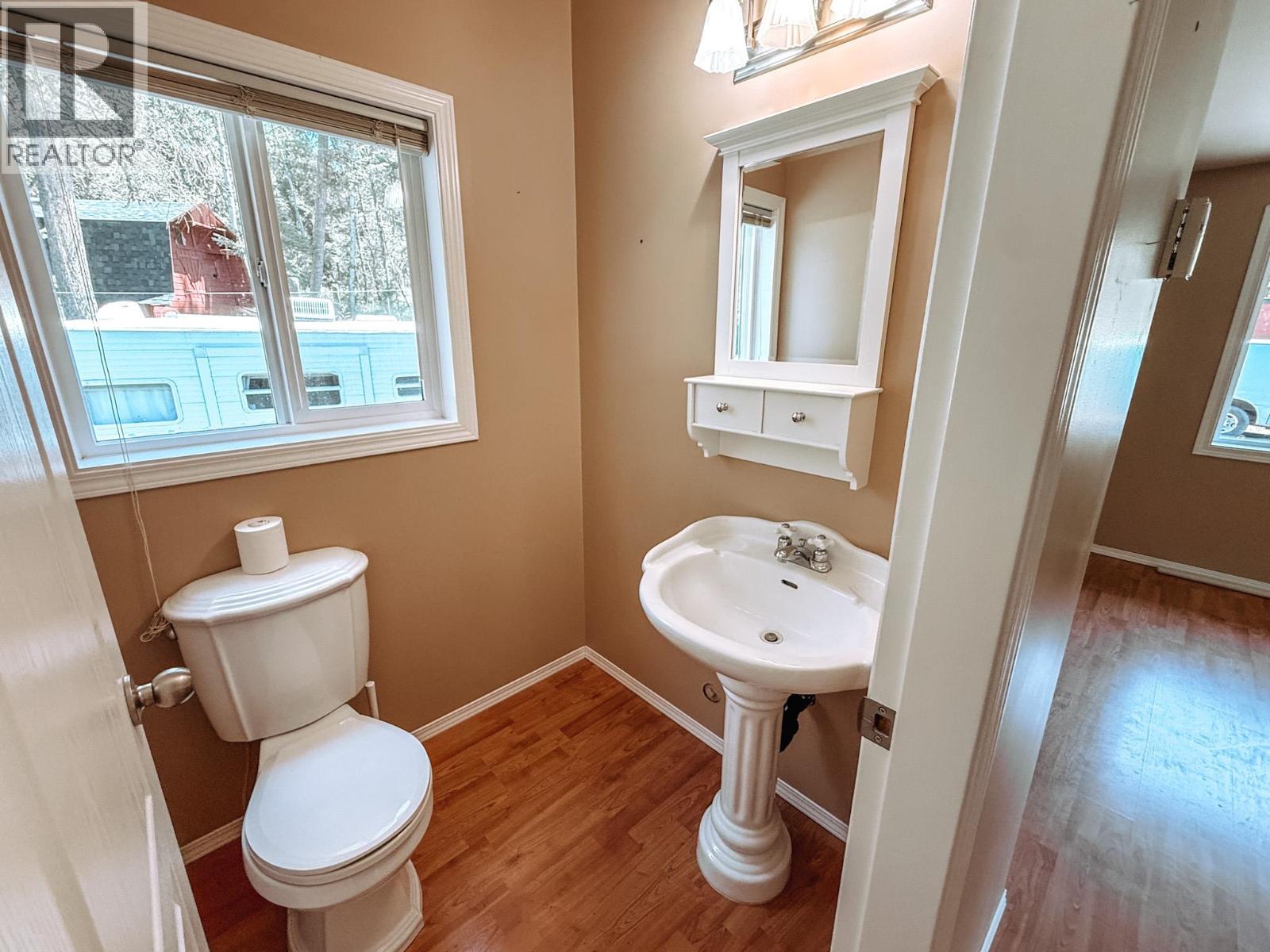 4719 CARIBOO DRIVE - 9