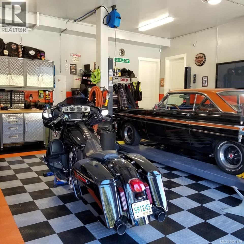  1153 DEERVIEW Place, Langford