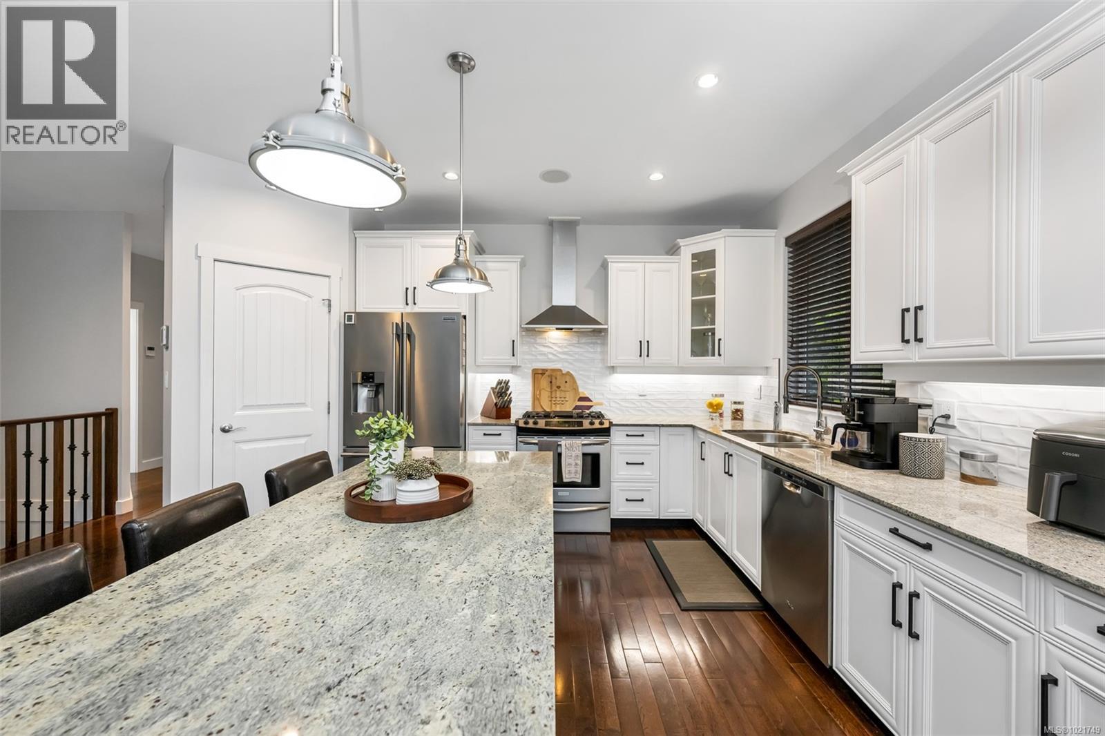  1153 DEERVIEW Place, Langford