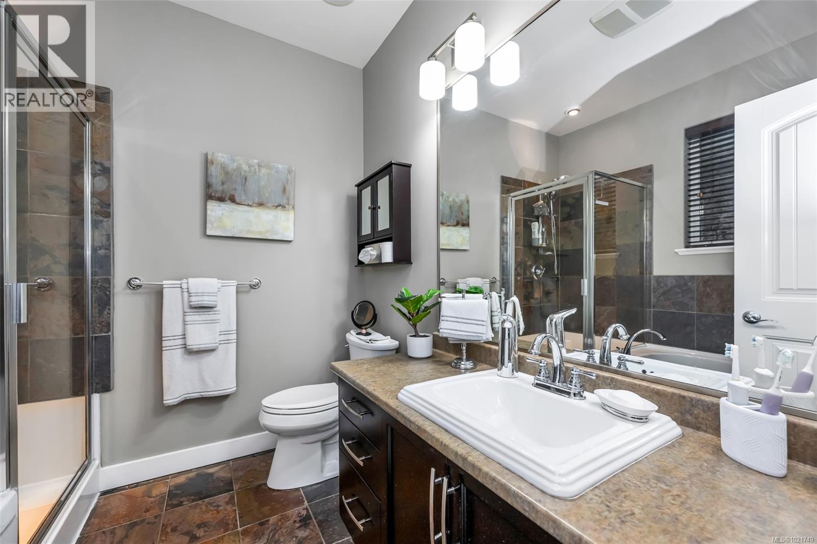  1153 DEERVIEW Place, Langford