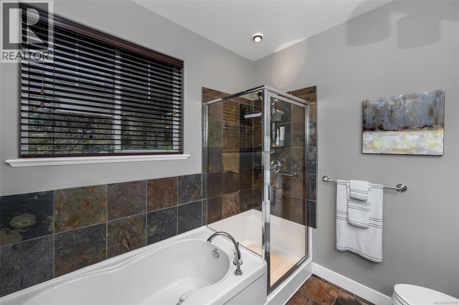  1153 DEERVIEW Place, Langford